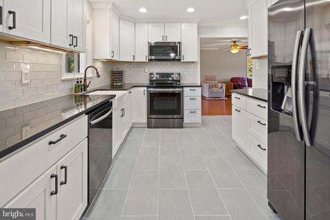 2601 Redmiles Dr, Silver Spring, MD 20905 photo 4