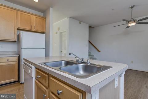2930 Saint Helen Cir, Silver Spring, MD 20906 photo 12