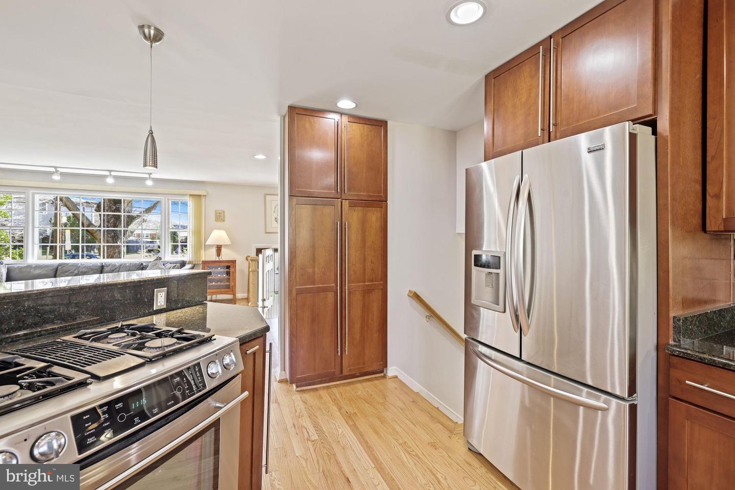 1118 Cresthaven Dr, Silver Spring, MD 20903 photo 27