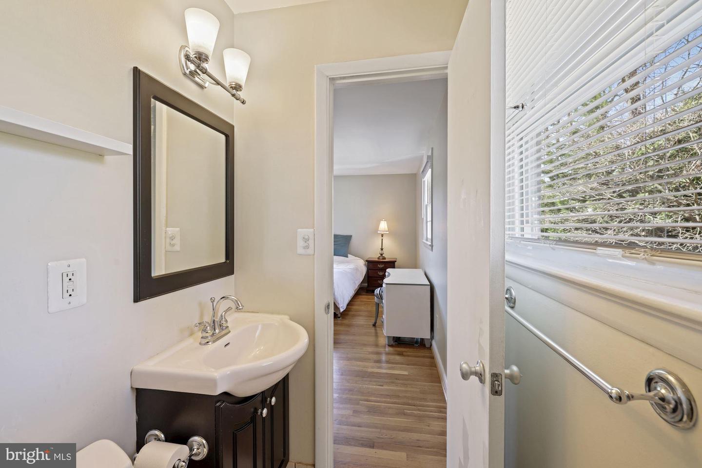 1118 Cresthaven Dr, Silver Spring, MD 20903 photo 33
