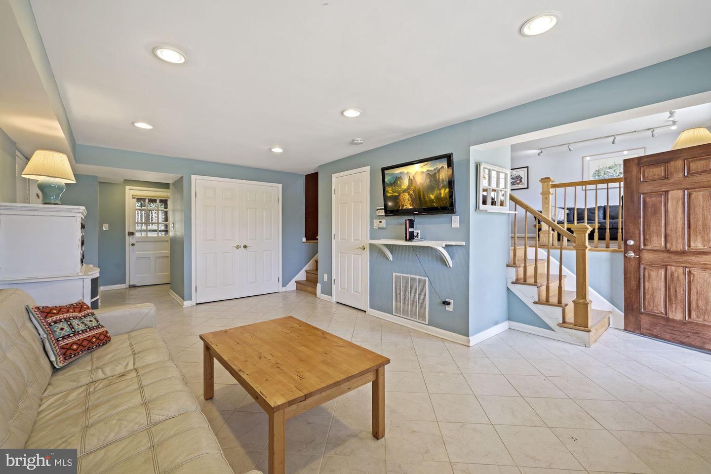 1118 Cresthaven Dr, Silver Spring, MD 20903 photo 4