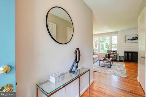 2221 Kimball Pl, Silver Spring, MD 20910 photo 4