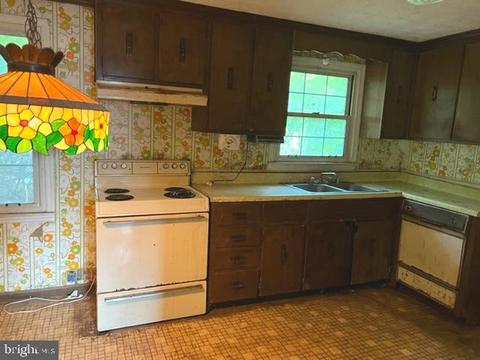 106 Geneva Ave, Silver Spring, MD 20910 photo 4