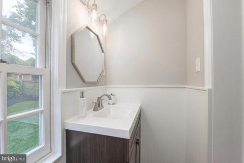 221 Baden St, Silver Spring, MD 20901 photo 17