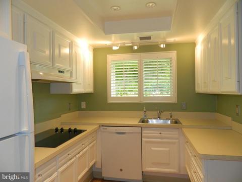 3290 Gleneagles Dr #66-D, Silver Spring, MD 20906 photo 2