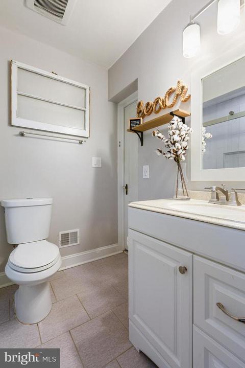 414 Brewster Ave, Silver Spring, MD 20901 photo 21
