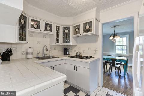 118 Normandy Dr, Silver Spring, MD 20901 photo 11