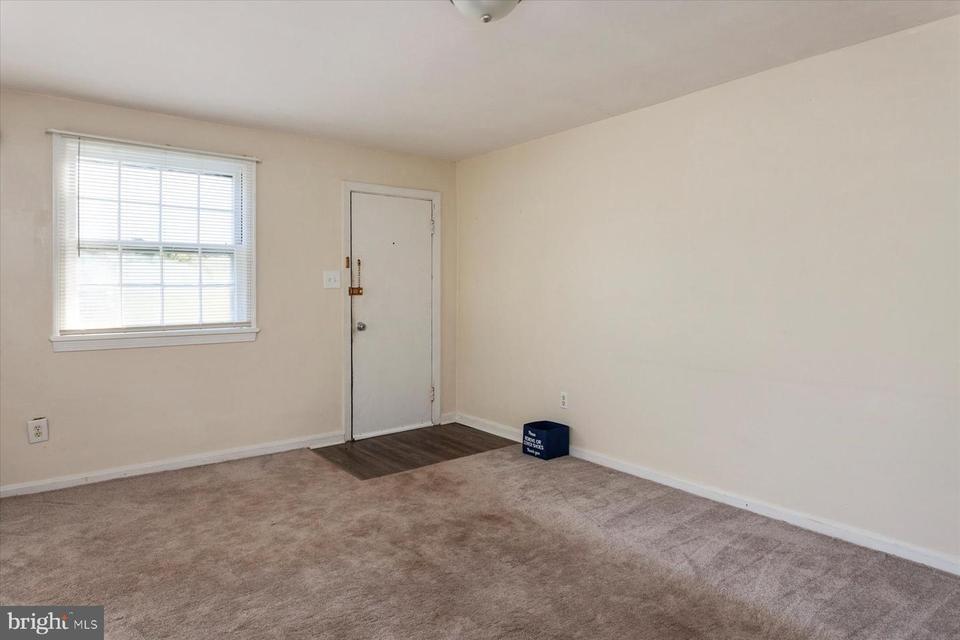  15800 Thompson Rd, Silver Spring, MD 20905 photo 4