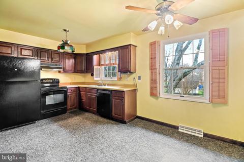 15208 Centergate Dr, Silver Spring, MD 20905 photo 4