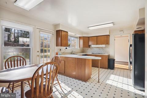 802 Lamberton Dr, Silver Spring, MD 20902 photo 10