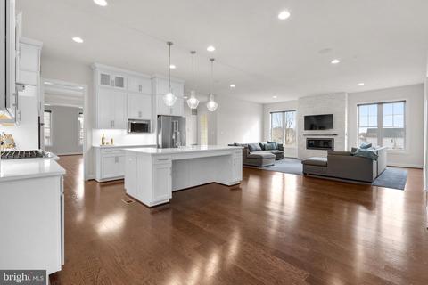 22324 Broadway Ave, Clarksburg, MD 20871