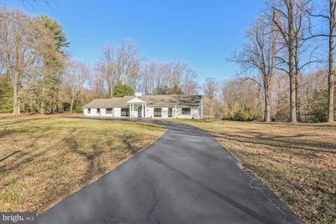 10829 Burbank Dr, Potomac, MD 20854