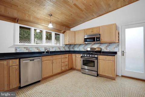 9711 Caney Pl, Silver Spring, MD 20910 photo 12