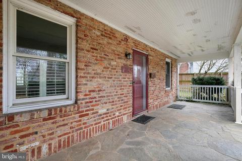 9711 Caney Pl, Silver Spring, MD 20910 photo 4
