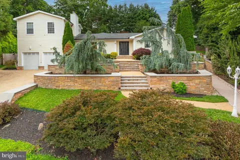7612 Dwight Dr, Bethesda, MD 20817