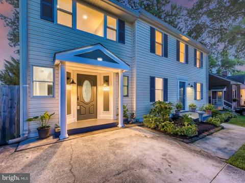 9915 Sutherland Rd, Silver Spring, MD 20901