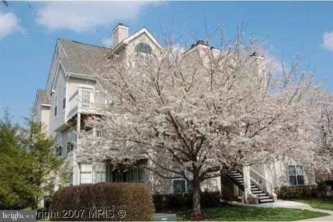 913 Hillside Lake Ter #414, Gaithersburg, MD 20878