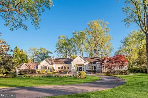 9706 Logan Dr, Potomac, MD 20854