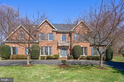 16833 Harbour Town Dr, Ashton, MD 20861