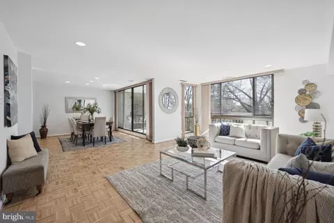 4940 Sentinel Dr #4-204, Bethesda, MD 20816
