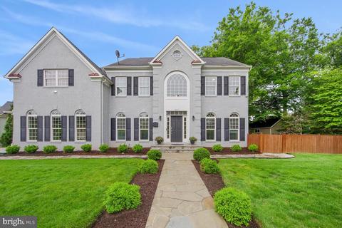 10111 Cedar Ln, Kensington, MD 20895