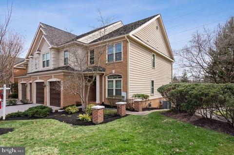 7928 Turncrest Dr, Potomac, MD 20854