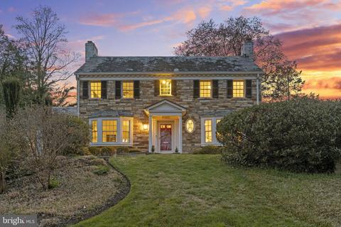 9520 W Stanhope Rd, Kensington, MD 20895