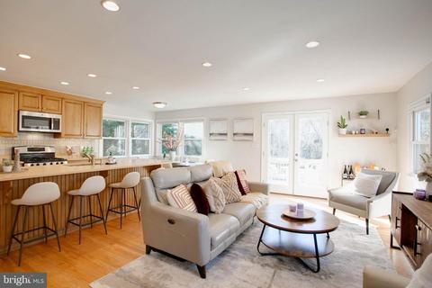 8420 Donnybrook Dr, Chevy Chase, MD 20815