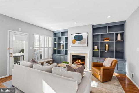 239 Winter Walk Dr, Gaithersburg, MD 20878