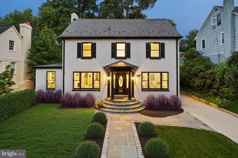3802 Underwood St, Chevy Chase, MD 20815