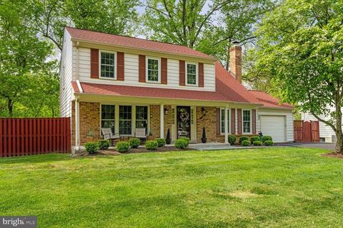 13 Starlight Ct, Potomac, MD 20854