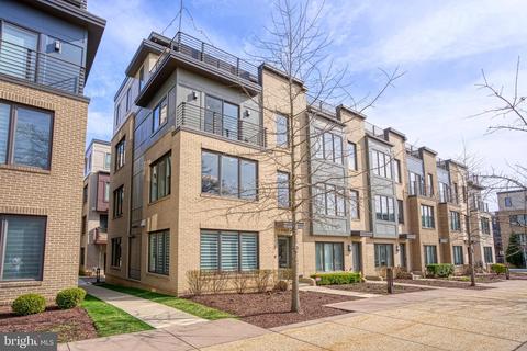 10364 Jacobsen St, Bethesda, MD 20817