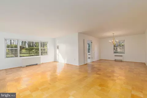 5301 Westbard Cir #204, Bethesda, MD 20816