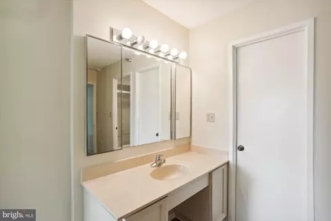 15107 Interlachen Dr #2-812, Silver Spring, MD 20906 photo 33