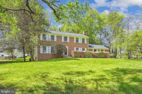 17704 Lisa Dr, Derwood, MD 20855
