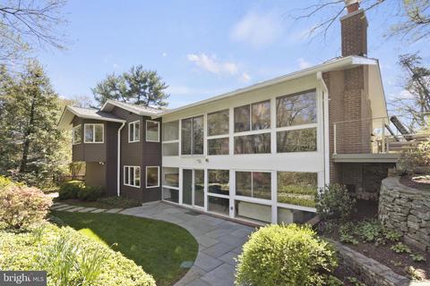 8409 Lilly Stone Dr, Bethesda, MD 20817