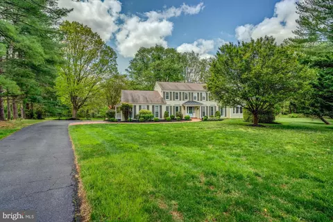 8540 Plum Creek Dr, Gaithersburg, MD 20882