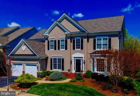416 Long Trail Ter, Rockville, MD 20850