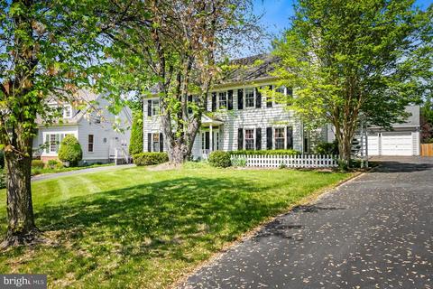 16809 Chestnut St, Gaithersburg, MD 20877