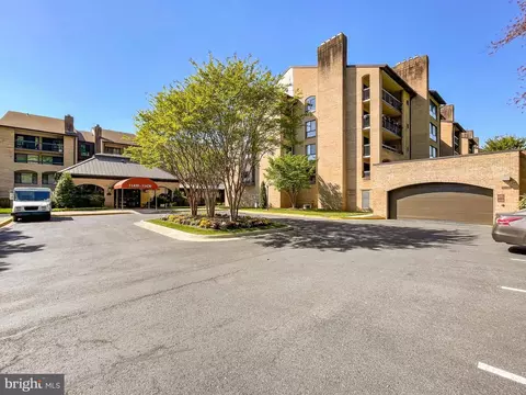 11430 Strand Dr #R-002, Rockville, MD 20852