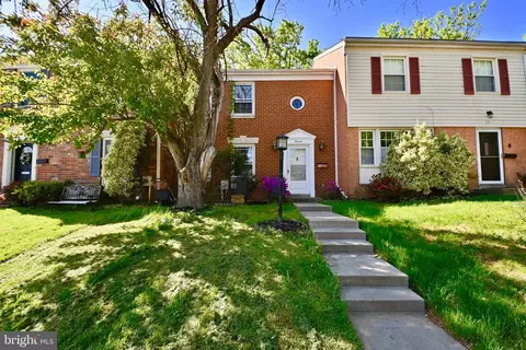 13 Landsend Dr, Gaithersburg, MD 20878