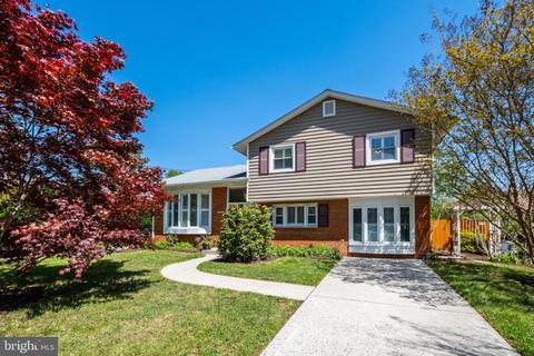 8725 Ewing Dr, Bethesda, MD 20817