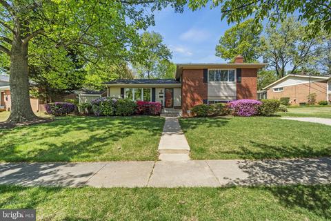 6203 Hollins Dr, Bethesda, MD 20817