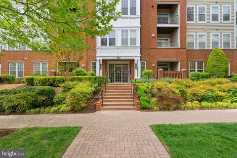 503 King Farm Blvd #403, Rockville, MD 20850