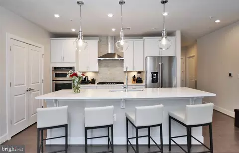 3507 Bellflower Ln #202, Rockville, MD 20852