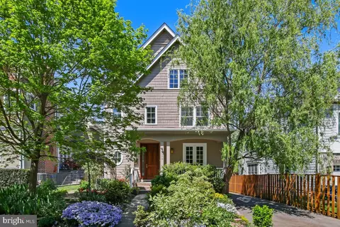 4609 Chestnut St, Bethesda, MD 20814