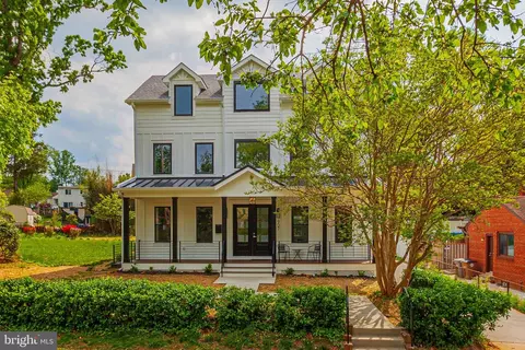 907 Gilbert Rd, Rockville, MD 20851