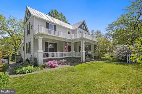 911 Davis Ave, Takoma Park, MD 20912