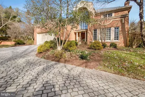 10025 Chartwell Manor Ct, Potomac, MD 20854