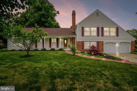8916 Paddock Ln, Potomac, MD 20854